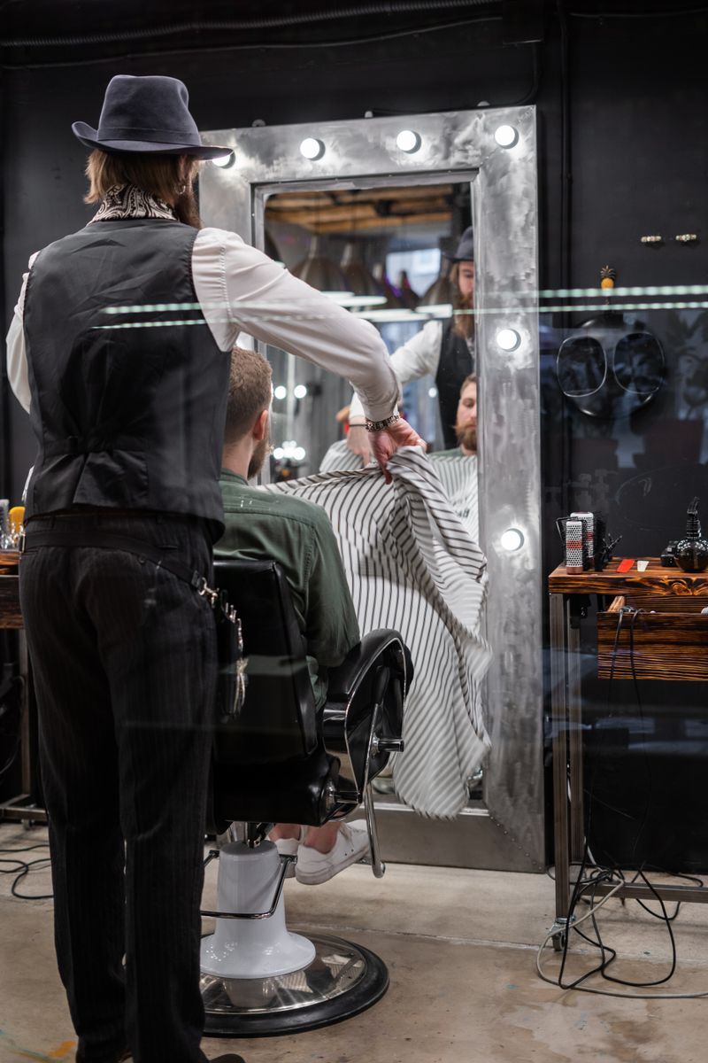 Lee — barber portrait